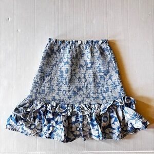 American Eagle Chambray Denim
Mini skirt
So cute!
XS